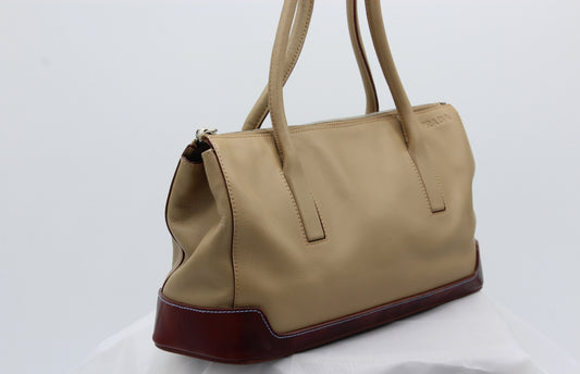 Prada Vintage Verni Trimmed Vitello Shoulder Bag in Colour Sabbia/Per