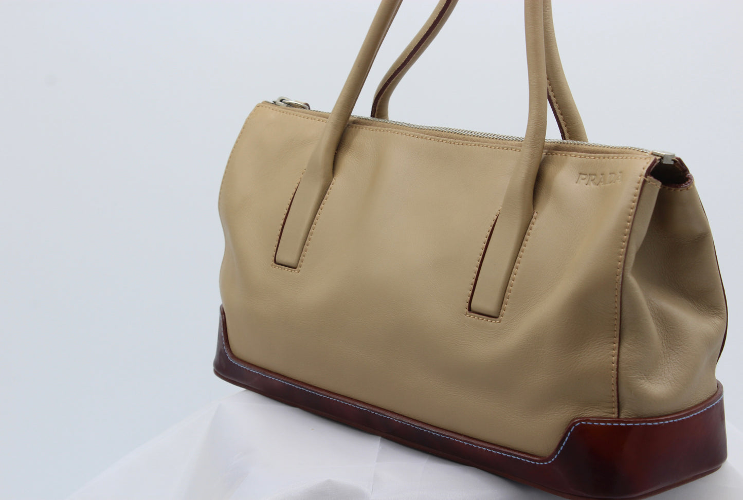 Prada Vintage Verni Trimmed Vitello Shoulder Bag in Colour Sabbia/Per