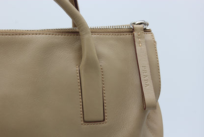 Prada Vintage Verni Trimmed Vitello Shoulder Bag in Colour Sabbia/Per