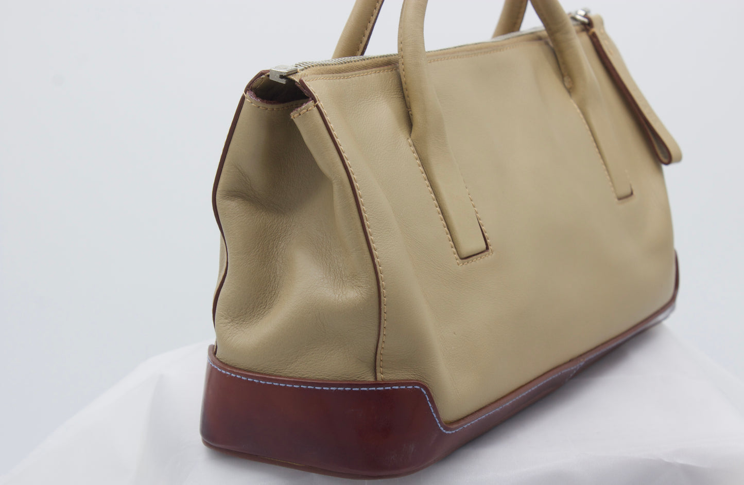 Prada Vintage Verni Trimmed Vitello Shoulder Bag in Colour Sabbia/Per