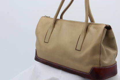 Prada Vintage Verni Trimmed Vitello Shoulder Bag in Colour Sabbia/Per
