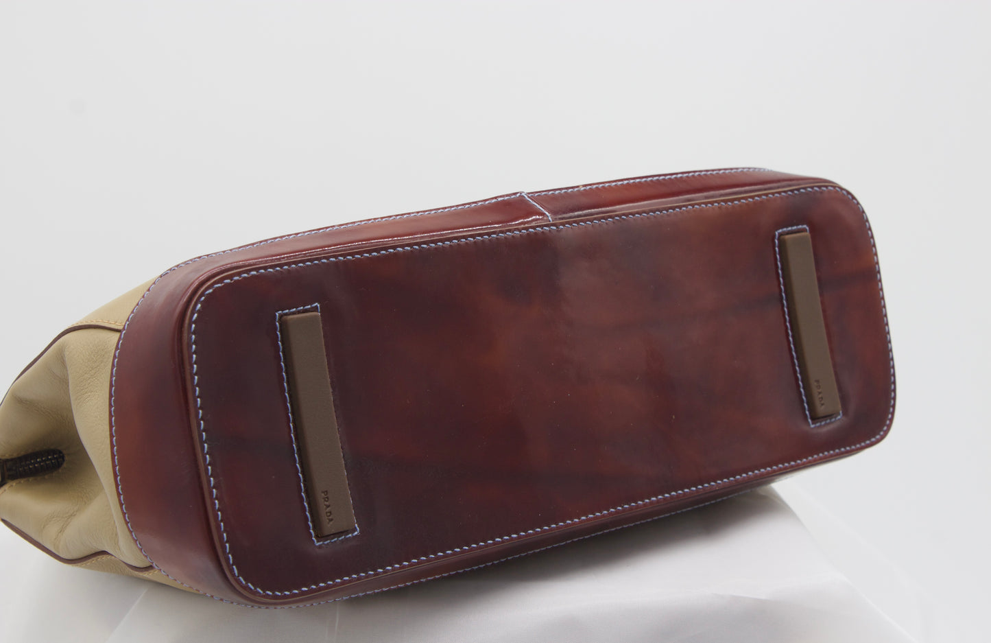 Prada Vintage Verni Trimmed Vitello Shoulder Bag in Colour Sabbia/Per